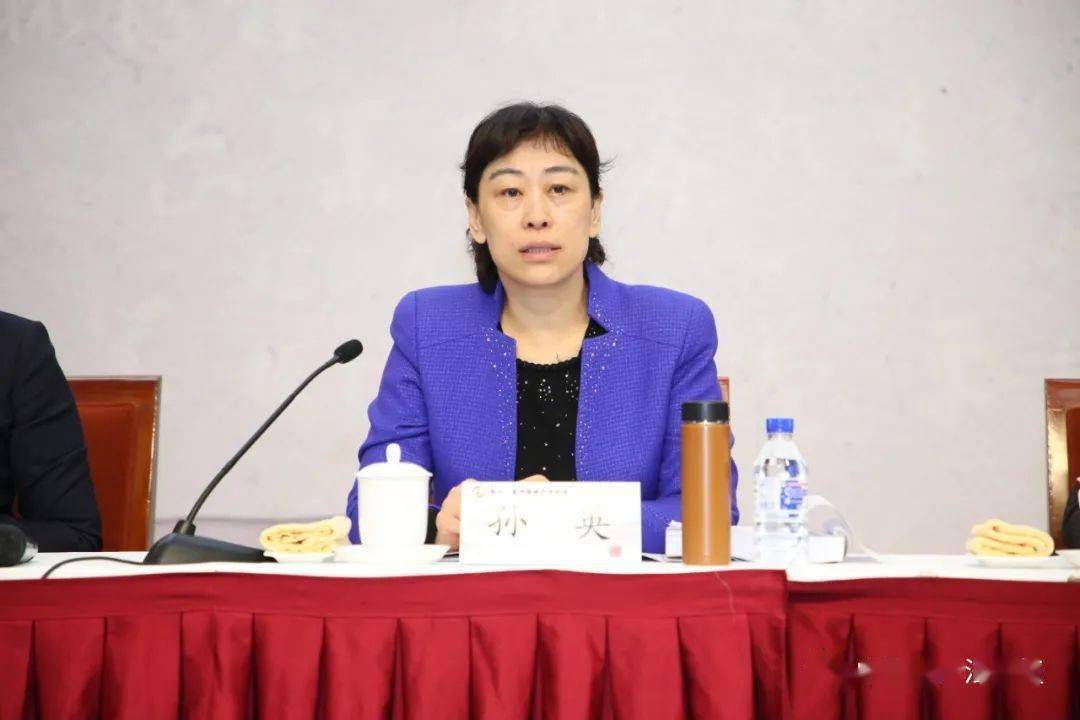 商经济法学院教授胡利玲和枣庄市中级人民法院党组书记,院长孙英主持