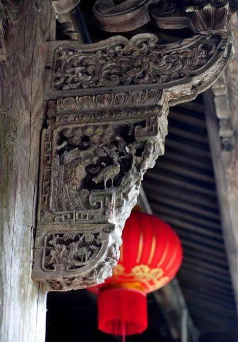 屋檐下的艺术木雕可以让房子这么美