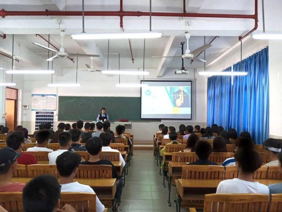 广东省华立技师学院云浮校区举办职业生涯规划讲座