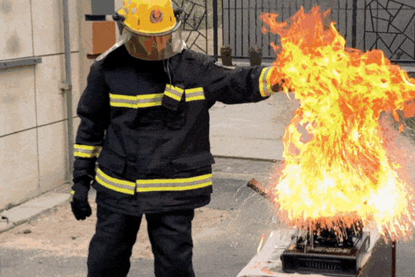 实验告诉你,哪个最有用!_灭火