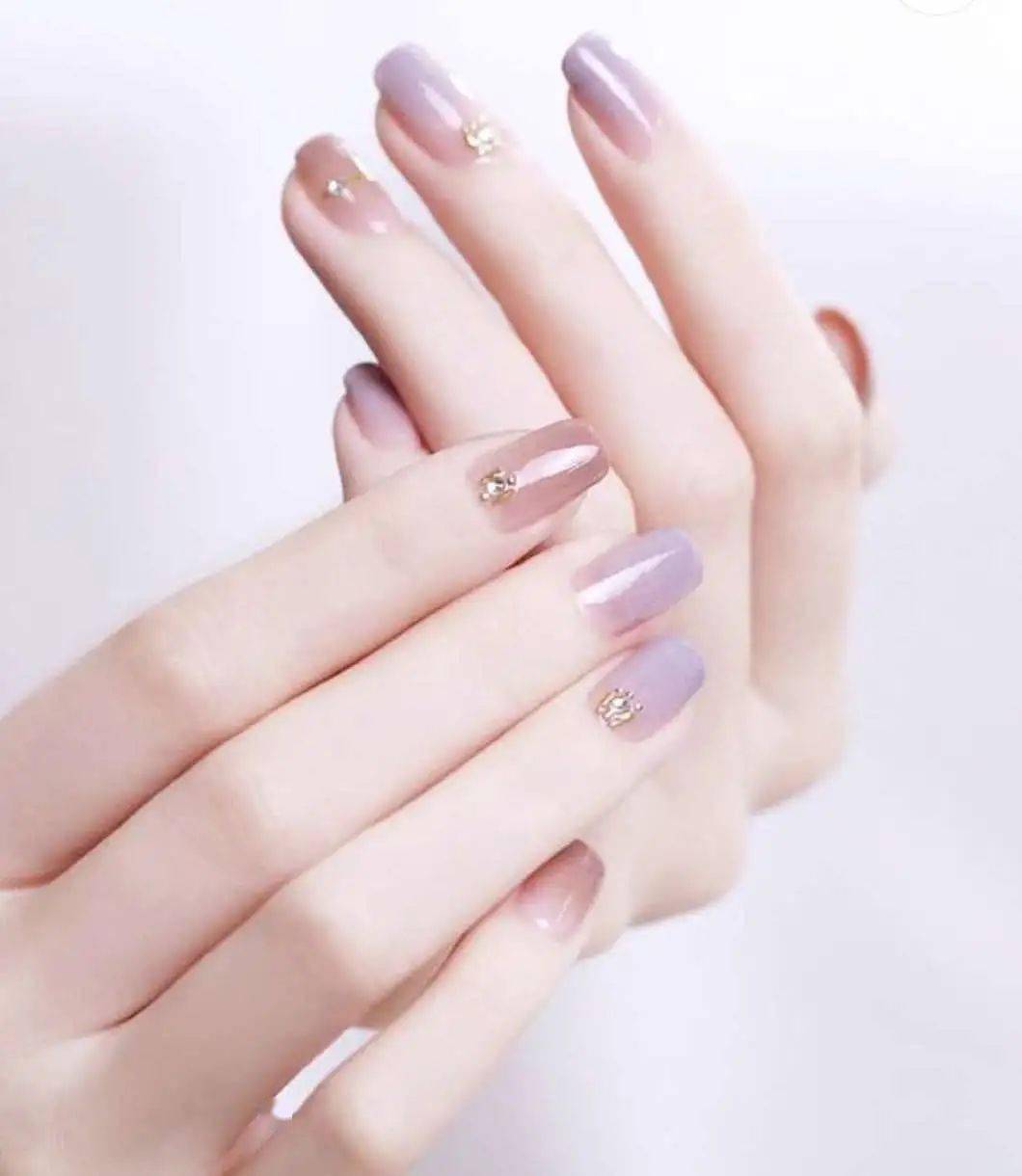 七号楼福利|秋冬时节,为你的双手点缀流光溢彩_美甲