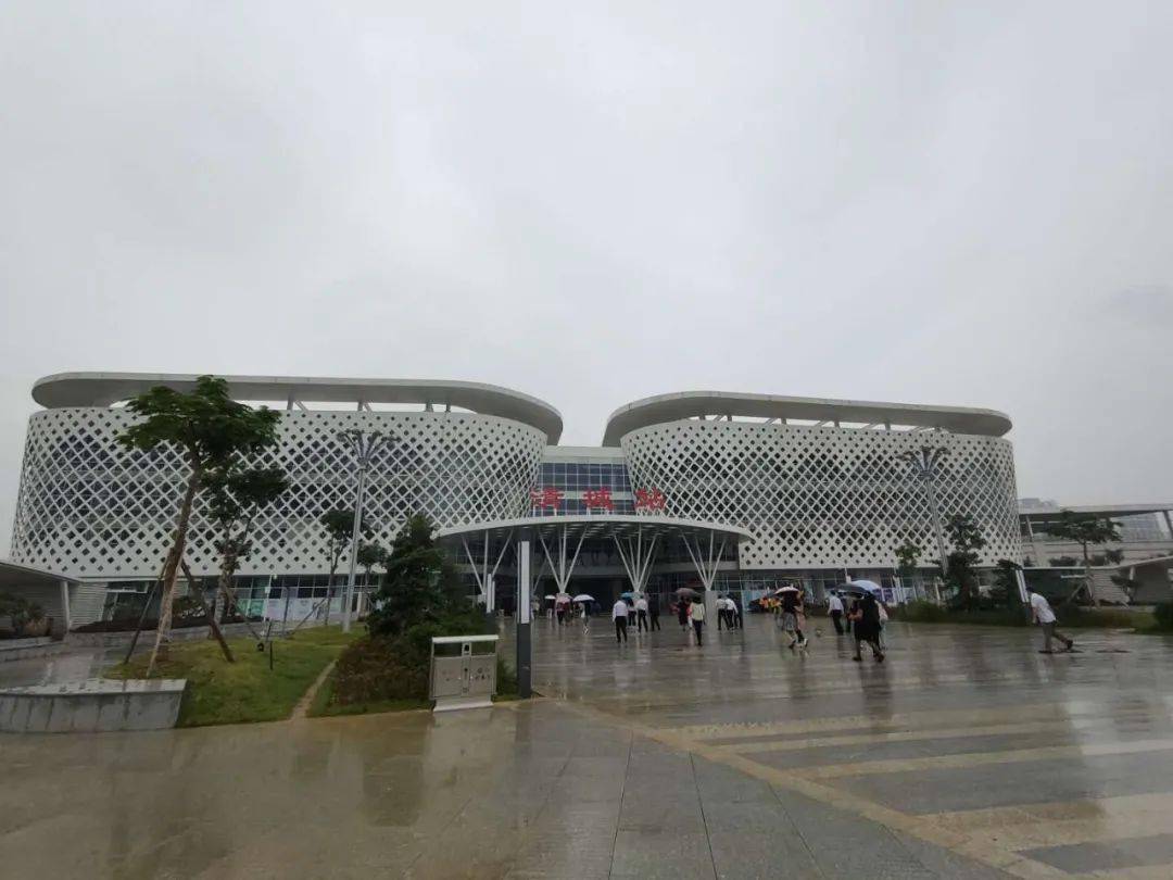市民可在此换乘广州地铁9号线或新白广城际铁路抵达白云机场