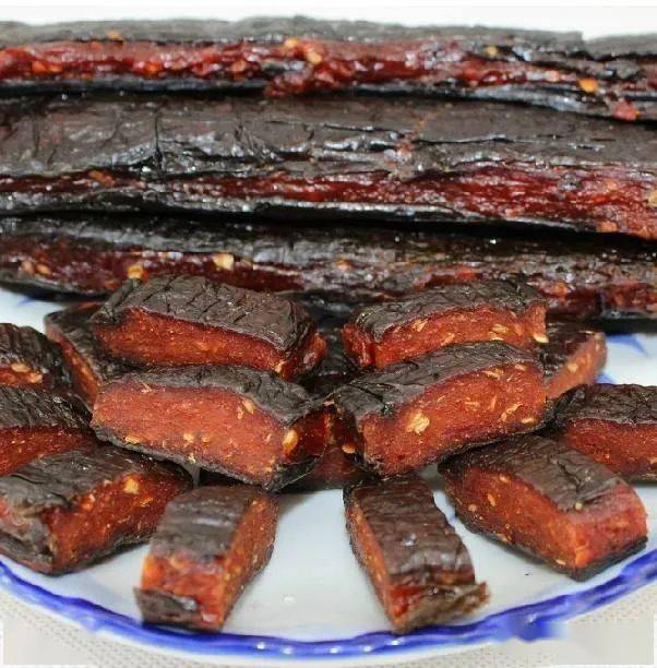 这道美食就是余干茄子干可以说一年四季都离不开即可当菜,又可做零嘴