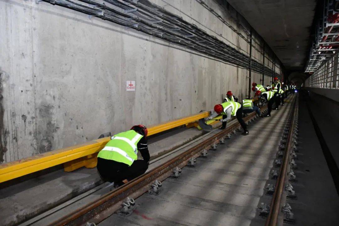 小黄蜂助阵地铁8号线北段接触轨集中修效率提5倍