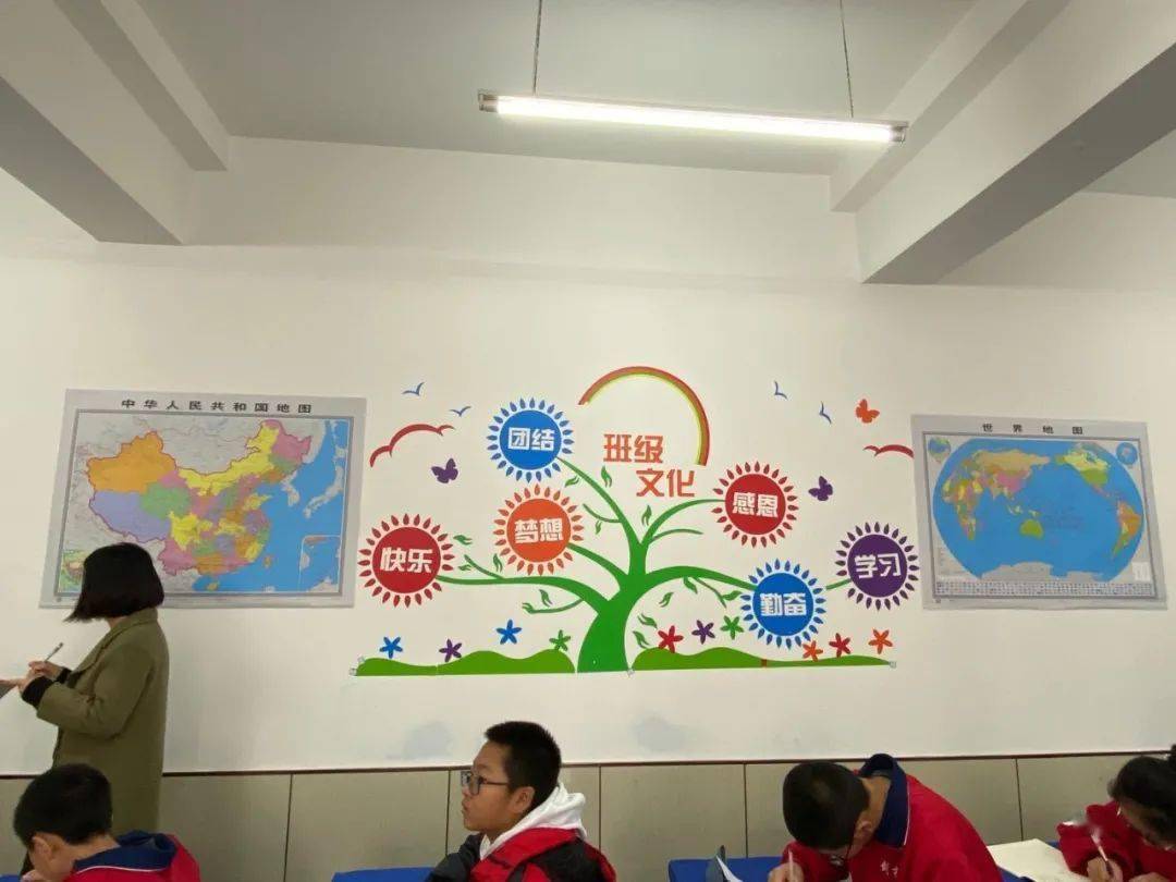 初一(11)班公告栏卫生角文化墙书柜初一(12)班公告栏卫生角文化墙光荣