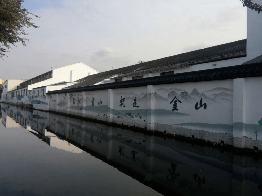 墙 同时,对于建筑工地的围挡也进行了升级改造,对于以往的蓝色铁皮