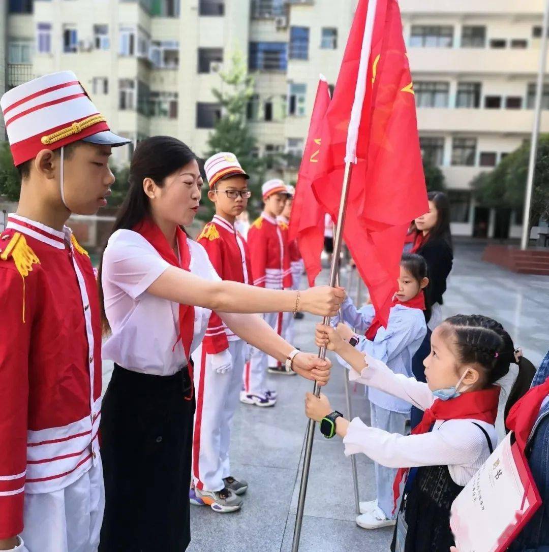 筠连县胜利街小学图片