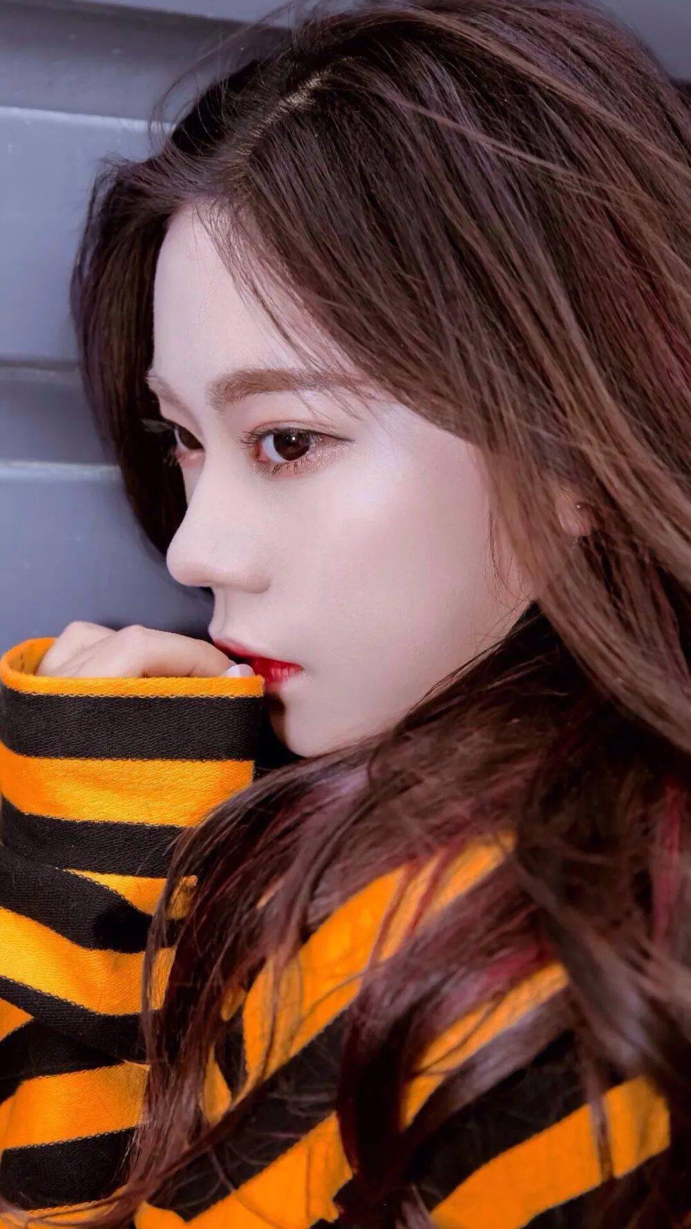 手机壁纸张紫宁