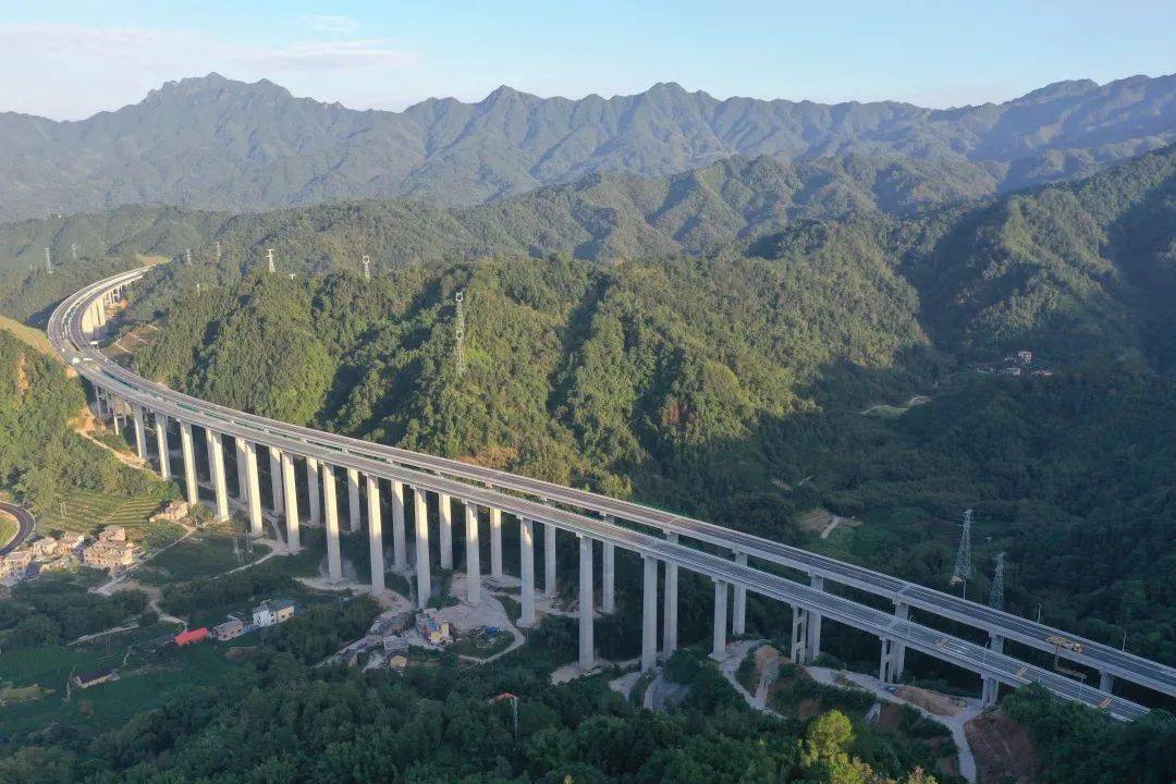 通达昭蒙⑥重磅贺巴高速公路昭平至蒙山段今日建成通车