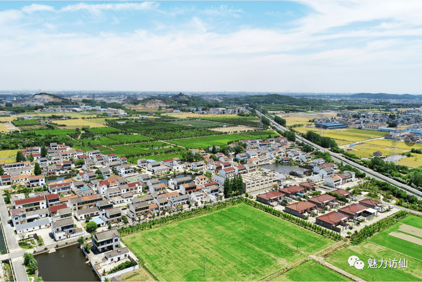 红光村位于丹阳市四大古镇之一的访仙镇东北部,东邻常州,北接丹北镇