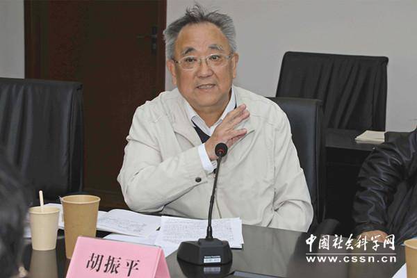 同济大学孙周兴教授作交流发言 本网记者 查建国/摄上海财经大学张雄