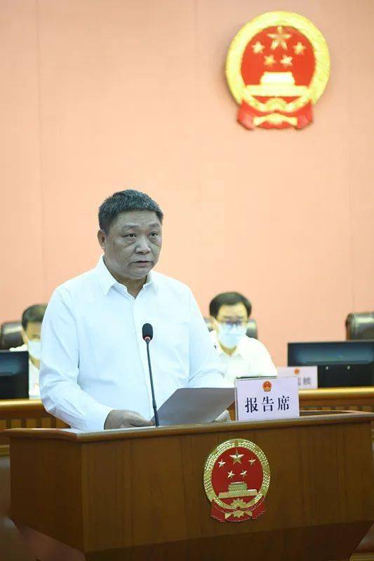 受市人大常委会主任会议委托,市人大常委会副主任林凯主持会议.