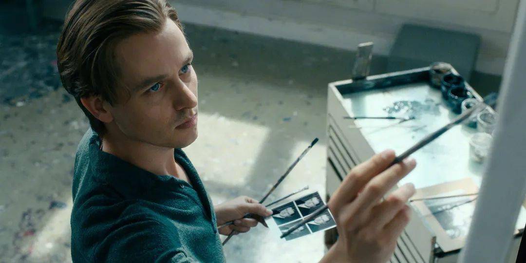 《希特勒的男孩》里,他成了绝无仅有的军装男神;可别以为他是传说中的