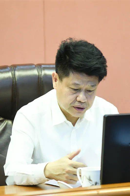 市财政局局长陈晖东代表市政府作关于中山市2019年政府债务管理情况的