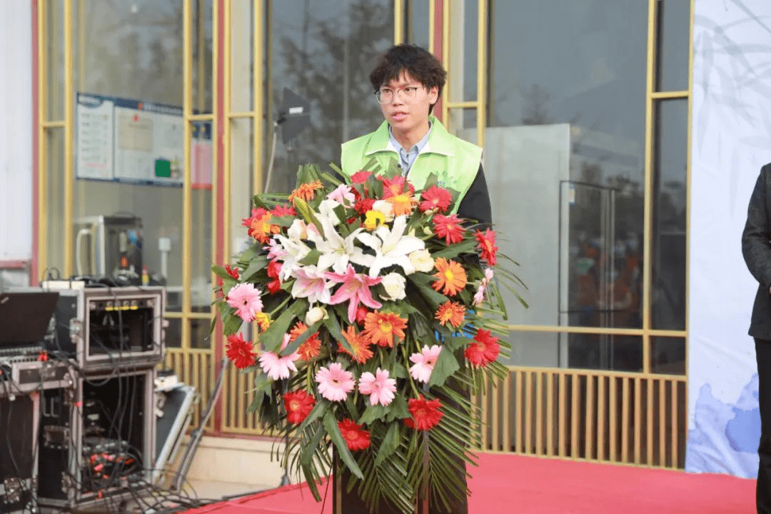 书香洛龙志愿者代表发言活动期间,洛龙区招募的包括在校大学生,个体