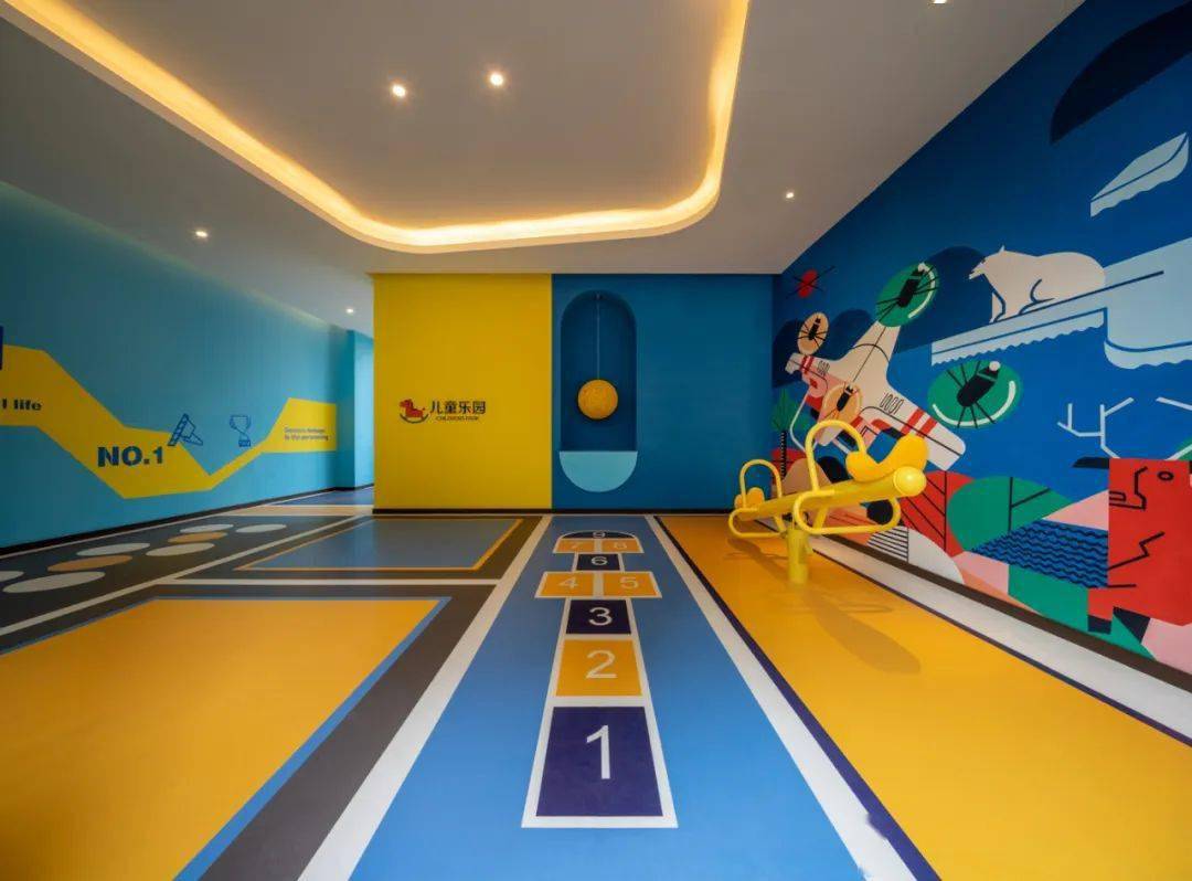 通常来说儿童游乐架空层,最简单的做法,就是以色块对空间进行区分和
