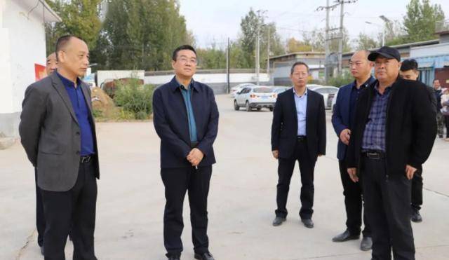 黄伟就我县当前重点工作进行调研