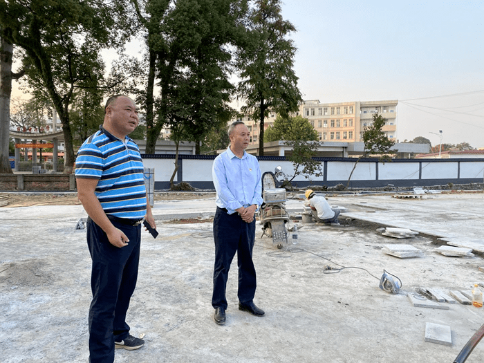 邓国雄打造绿色河岸保障生产安全