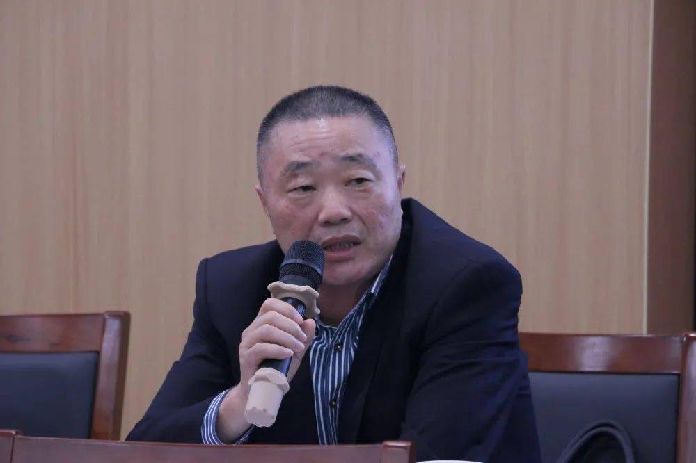 座谈会上,党委书记毛建强向行风监督员介绍了2020年集团所做的重点