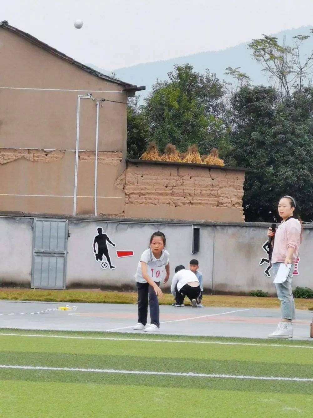 秋日激情飞扬运动伴我成长儒岙镇中心小学举行2020年秋季田径运动会