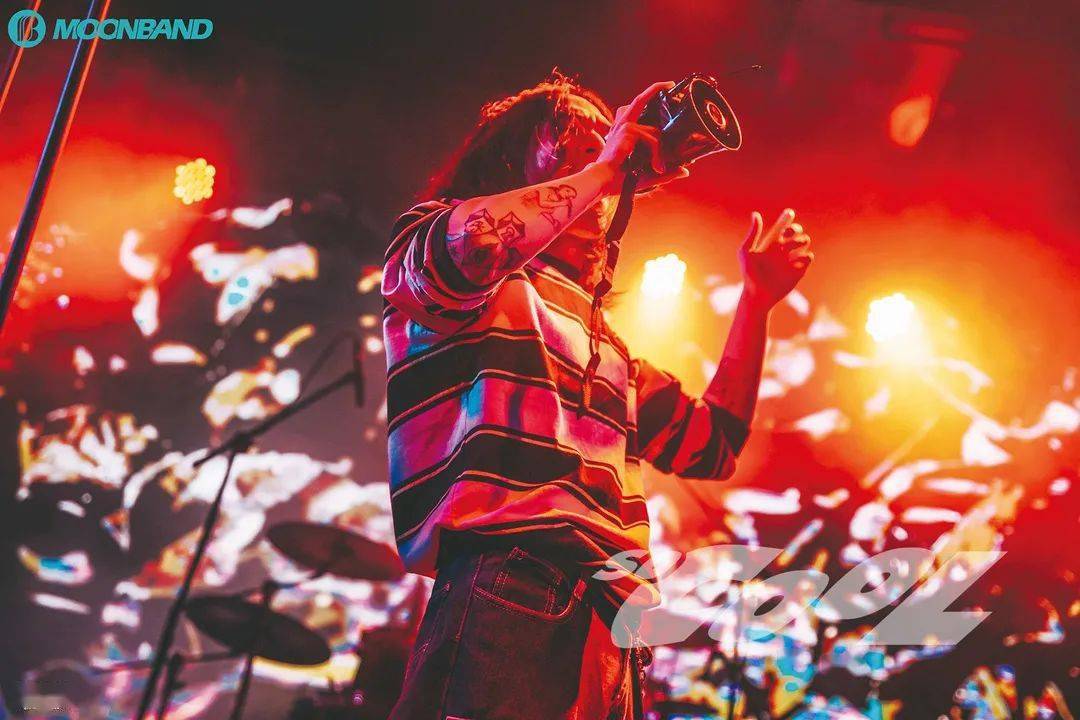 说叁唱肆无惧限制玩出年轻味道闷饼moonband乐队