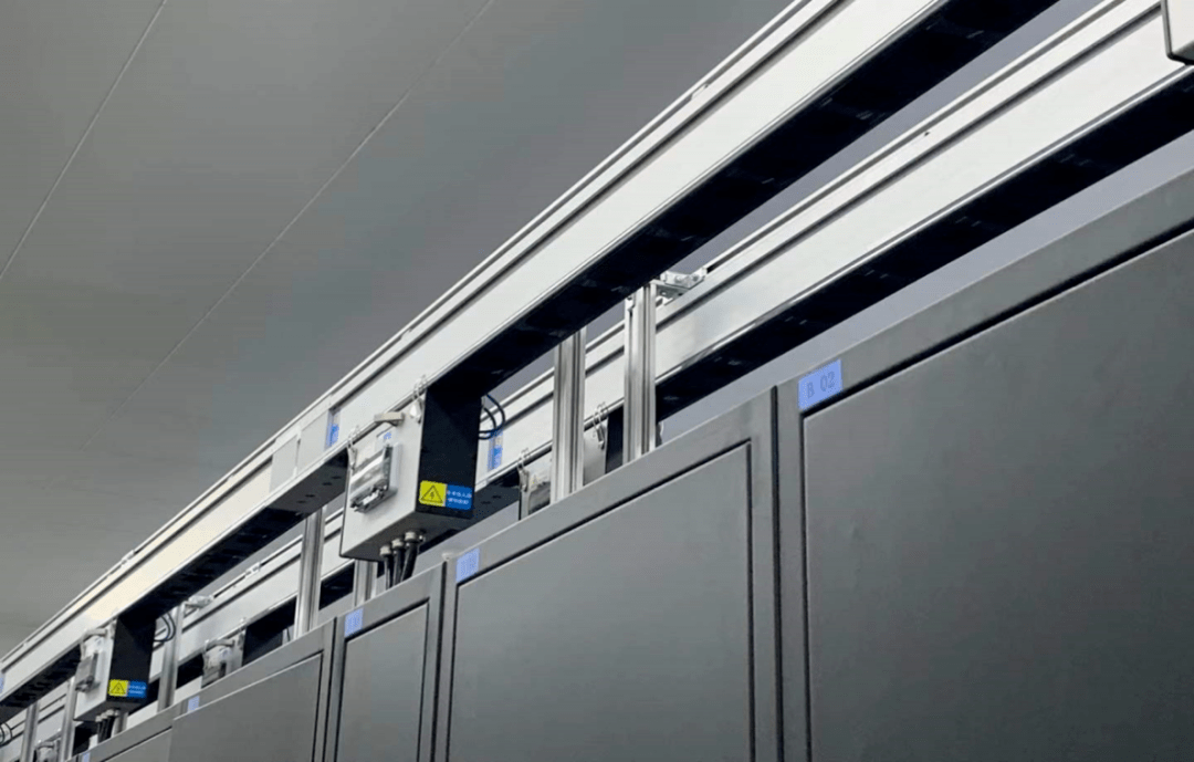 一般仍会选用传统列头配电柜或固定式小母线进行配电设置