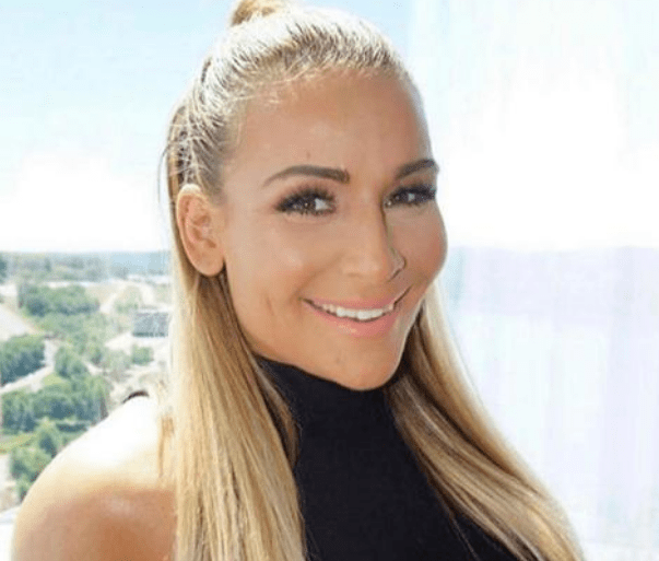 娜塔莉亚(natalya)目前在wwe中依然保持着强势地位,她包揽了第13名的