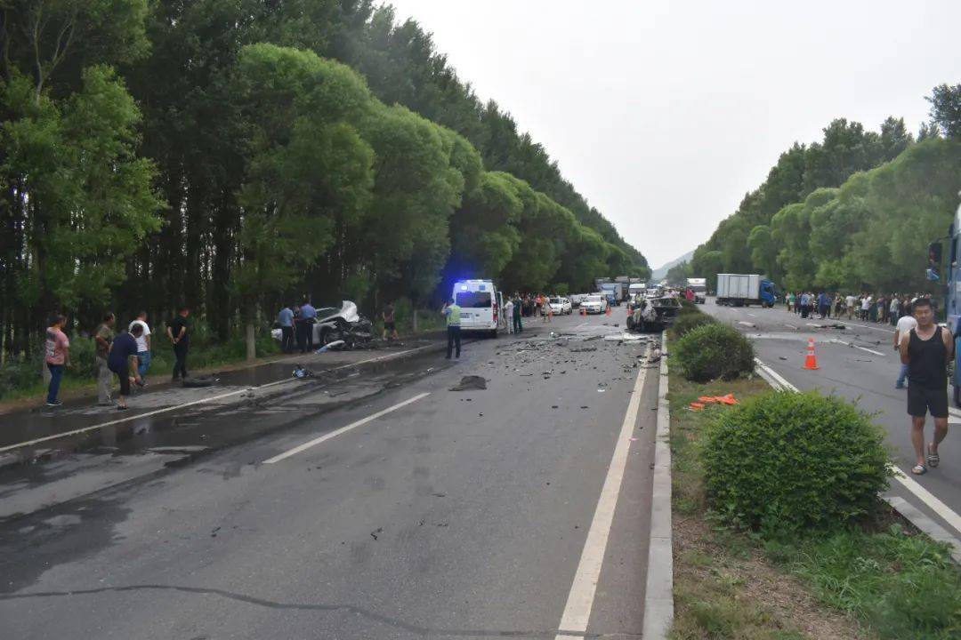 在遼寧省朝陽市雙塔區京沈線桃花吐鎮下窪村路段發生一起較大交通事故