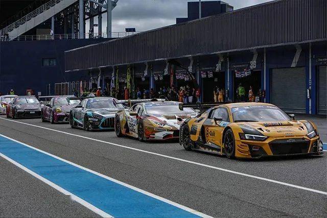 奥迪运动bquikabsoluteracing车队于泰国超级系列赛揭幕战捧杯亚军