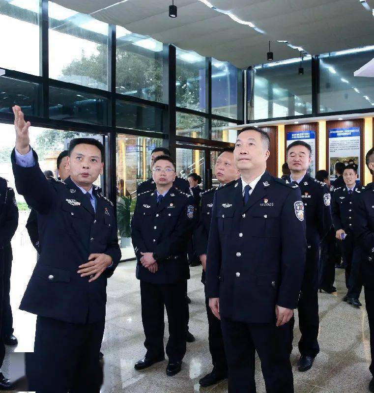 钟静同志带队到重庆渝北区公安分局 开展学习交流