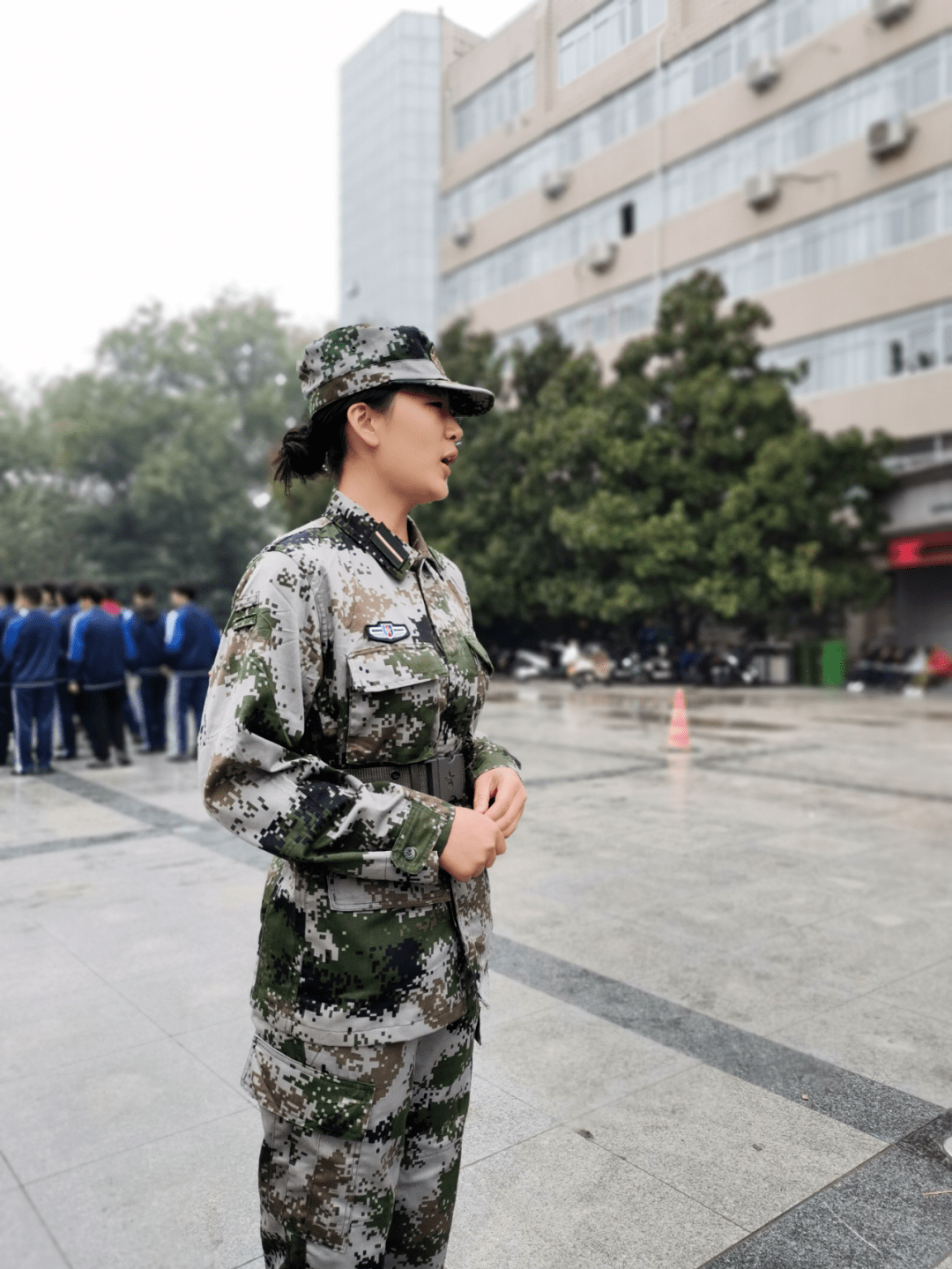 谢凤:感谢这抹绿色 它教会了我很多作为一名退伍女兵,再次穿上军装,站