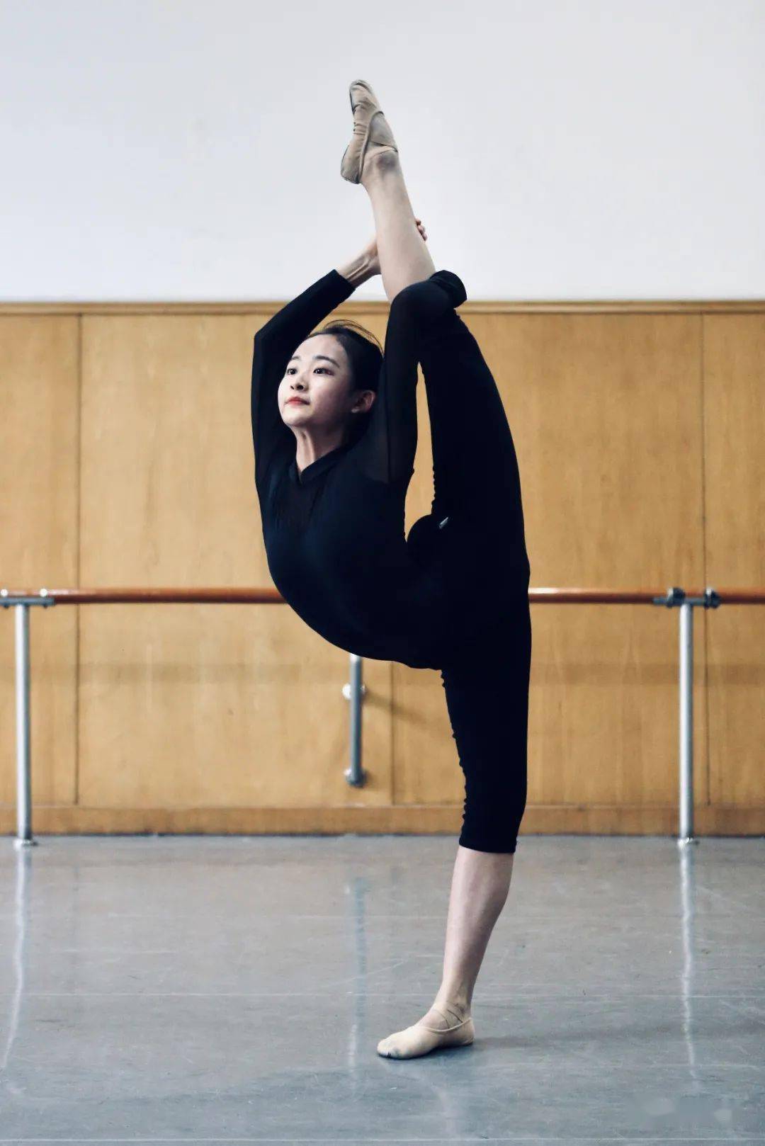 快闪开军艺的小姑娘们来了