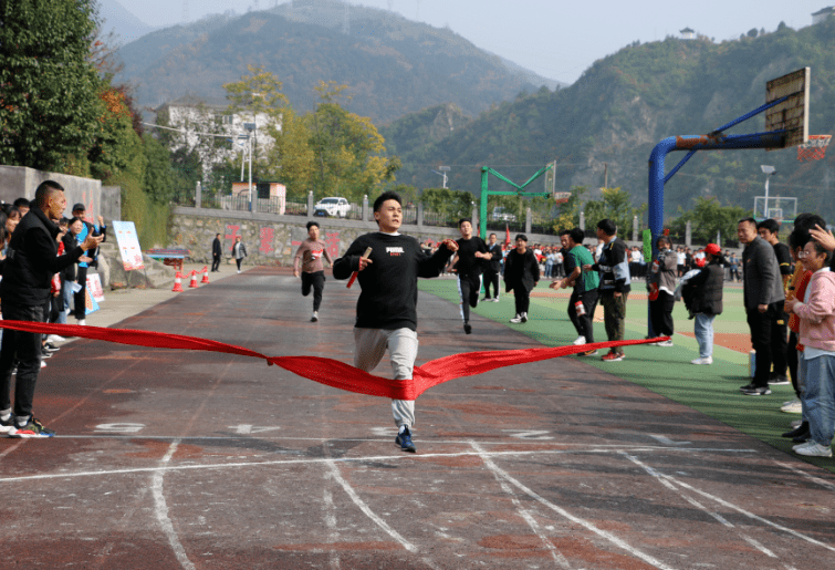 镇安慧源学校举办第十三届田径运动会