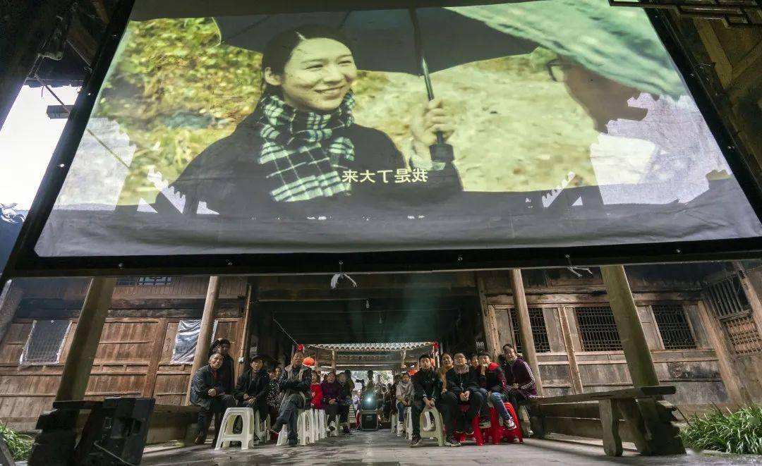边看家乡美景边看参演的电影白云生处