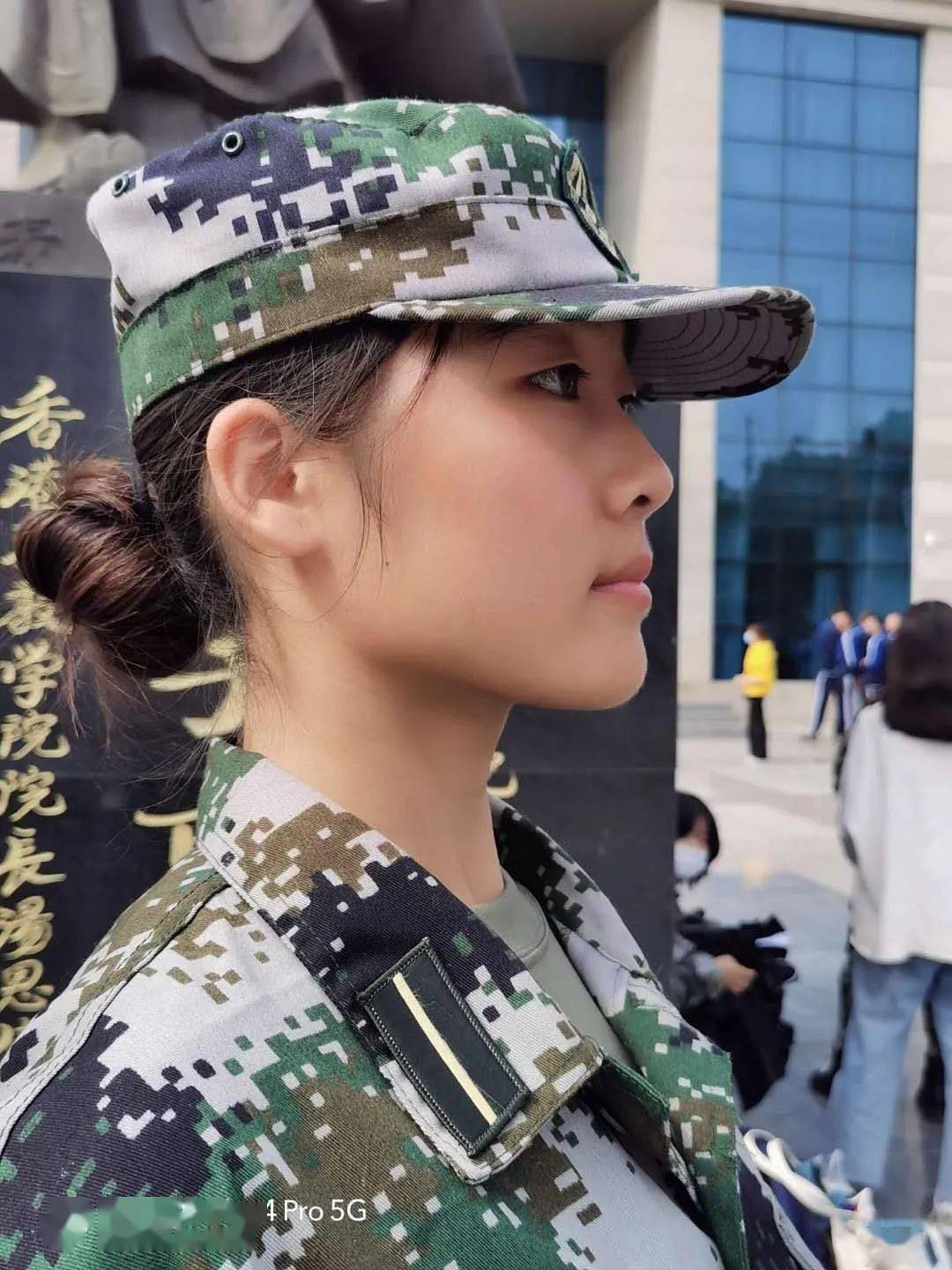 超飒巾帼不让须眉黄科女教官请求出战