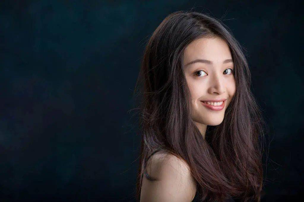 王小宁 作品欣赏主 讲 人结束17:00互动抽奖16:45—17:00名师讲堂14