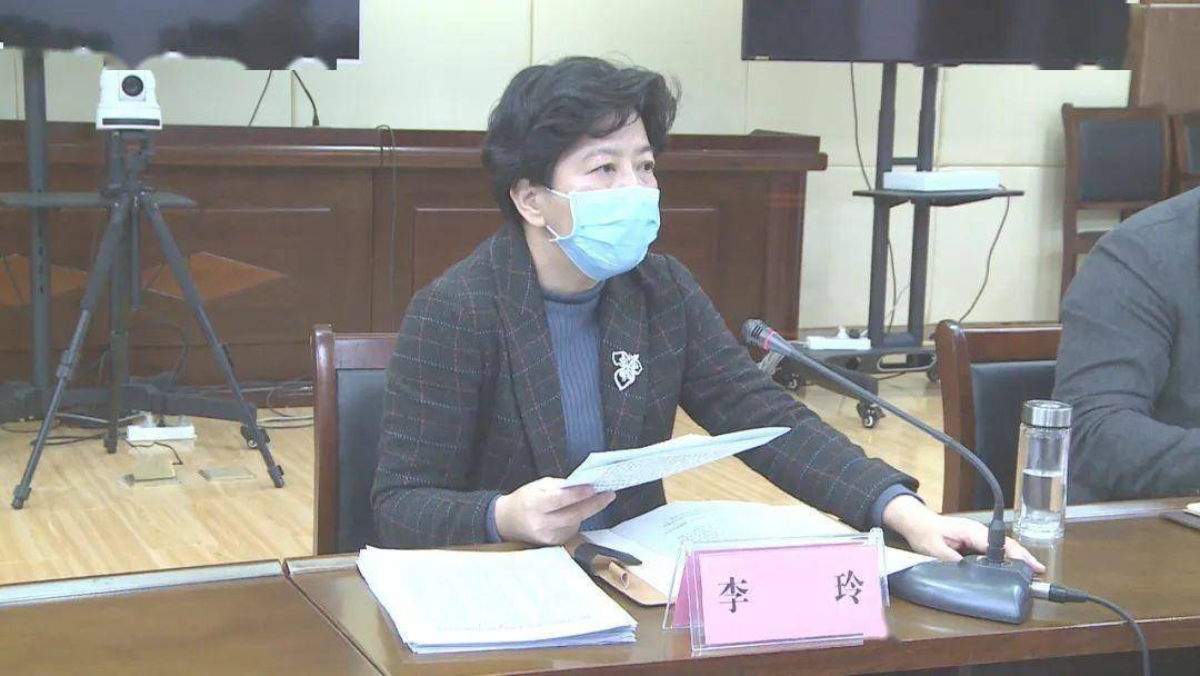 市人大常委会副主任,县委书记李玲,县长何永红在团风分会场集中收看