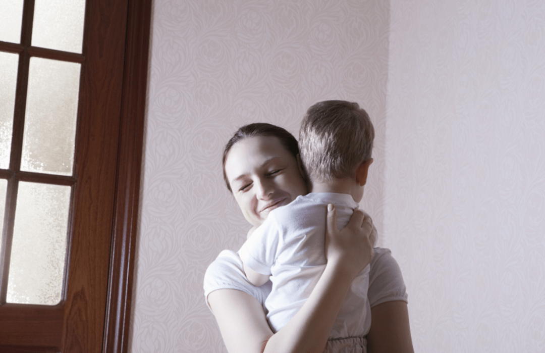 关注| 别让抽烟的人,抱你家孩子!