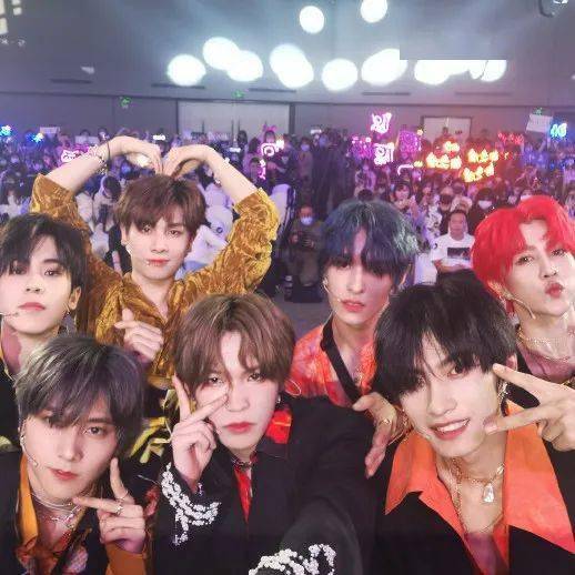 手机壁纸头像sky天空少年团