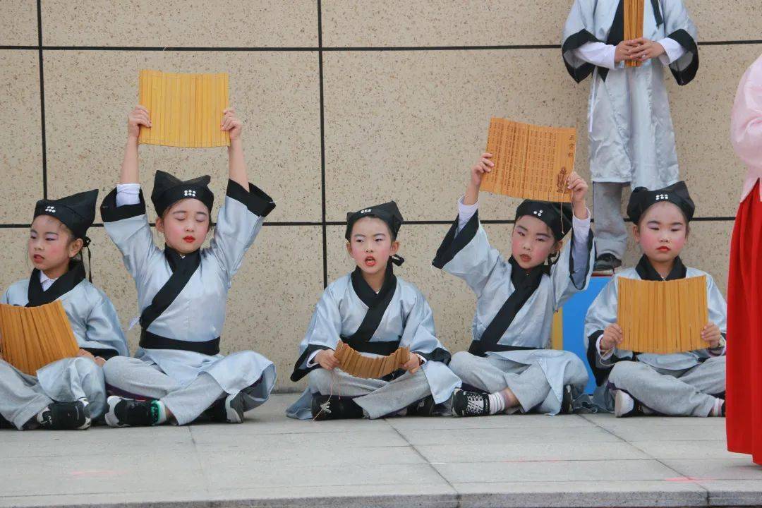 周一舞台秀二1班三字经