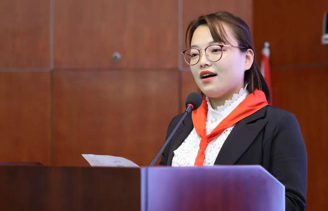 辅导员喻晓奇坝塘镇南田坪初级中学团支部书记彭冲两位学员对团市委