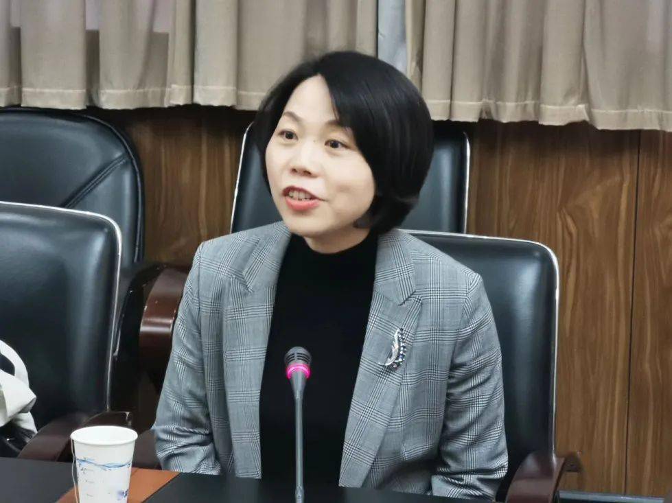 编辑部主任霍丽丽上海辞书出版社为征文作指导的专家有应邀到会近期