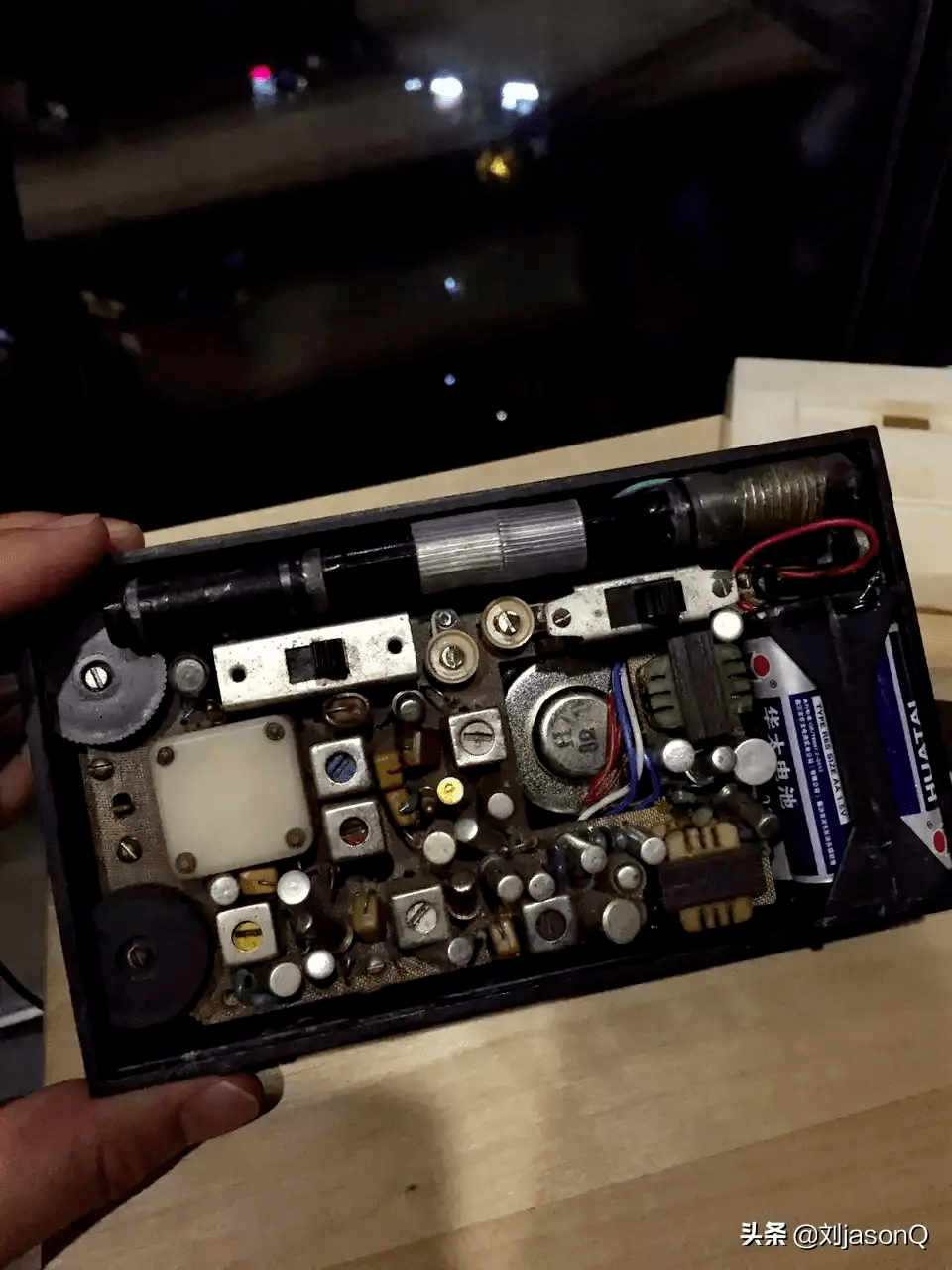 上世纪八九十年代收音机的拆解美图非常佩服这些老工程师