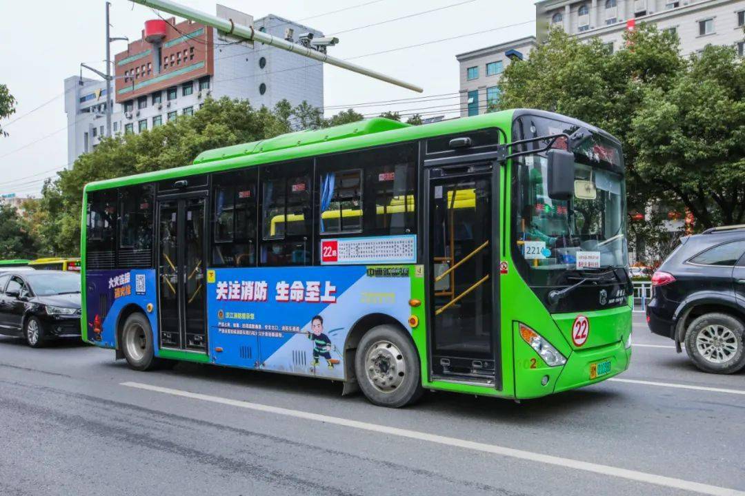 太抢眼湖北仙桃街头惊现消防主题公交车快来打卡
