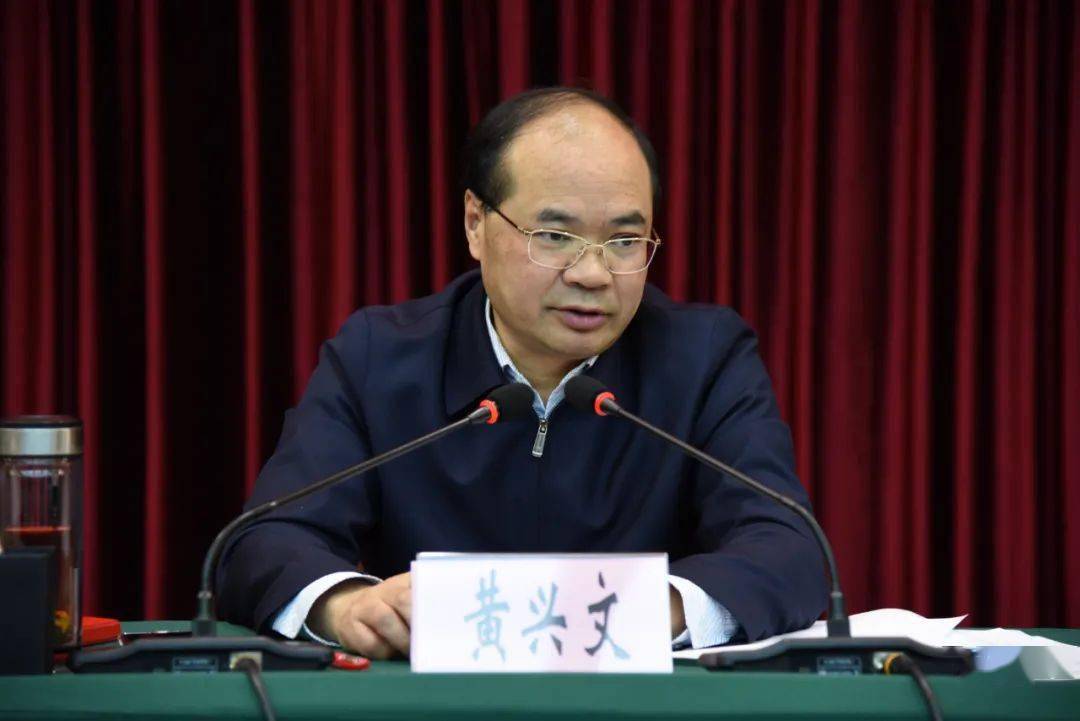 遵义市委常委,仁怀市委书记,市委营商环境建设委员会主任黄兴文出席