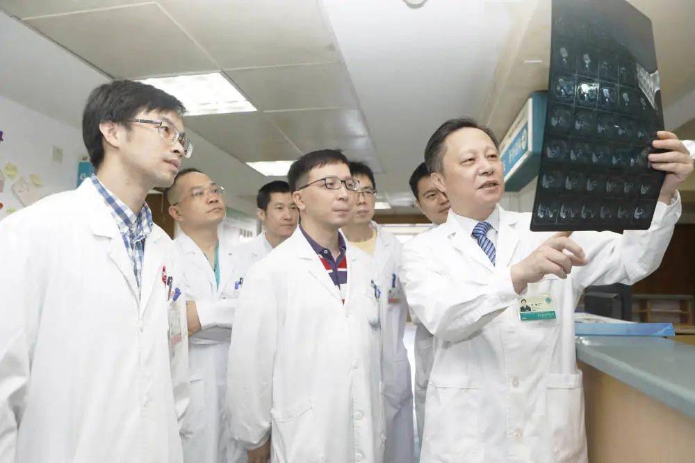 11月3日,海军军医大学第三附属医院(上海东方肝胆外科医院)沈锋教授