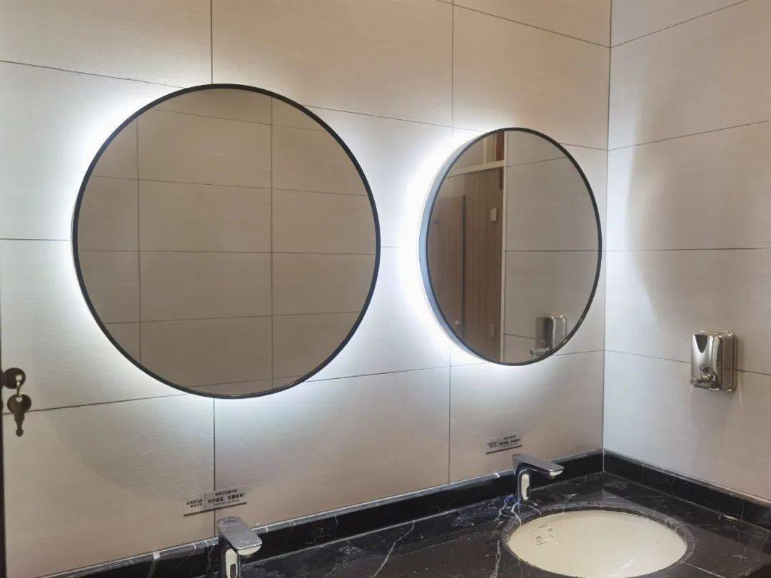 这里的公厕不仅有颜值懂包容还会自主呼吸