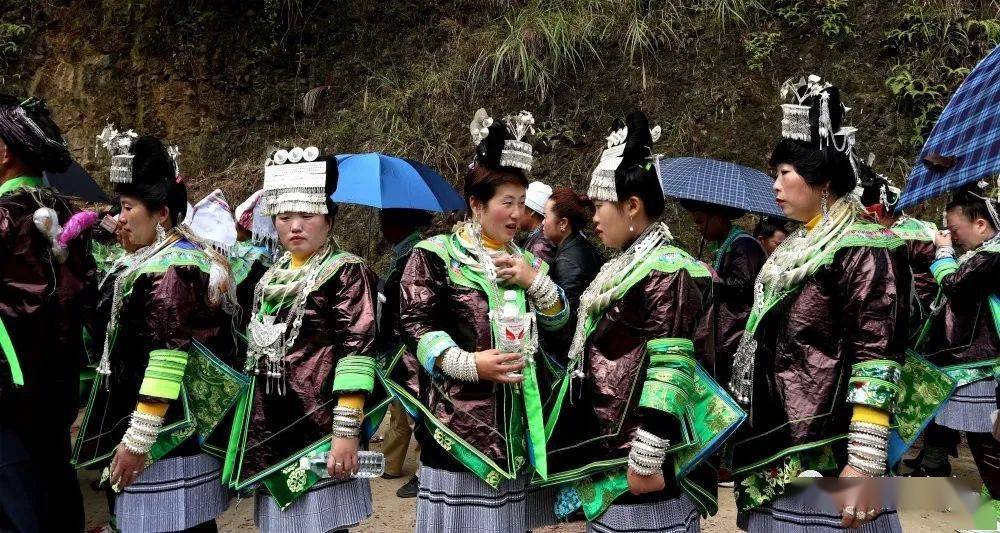 成 供图祭祀活动 龙忠成 供图祭祀活动 龙忠成 供图龙氏 韦氏家族合影