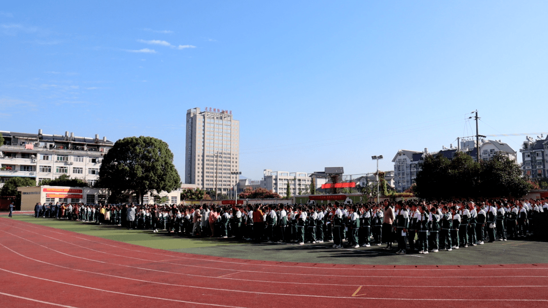 来自龙泉市各乡镇,街道分管领导,全市中小学,幼儿园校(园)长,水南小学