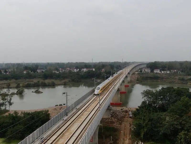这条线建成通车后,将显著拉近合肥与安庆,皖江城市带与环鄱阳湖城市圈